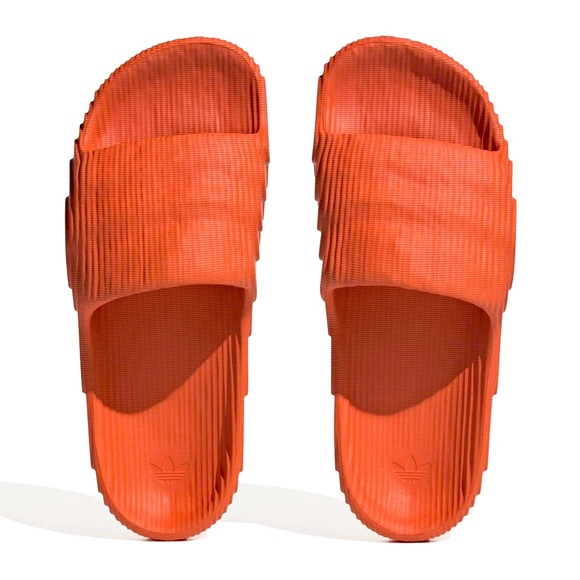 Adidas Adilette 22 red slides size 8 - Picture 2 of 4